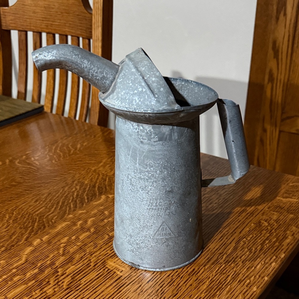 Vintage Metal Oil Can - Picture 3 of 11